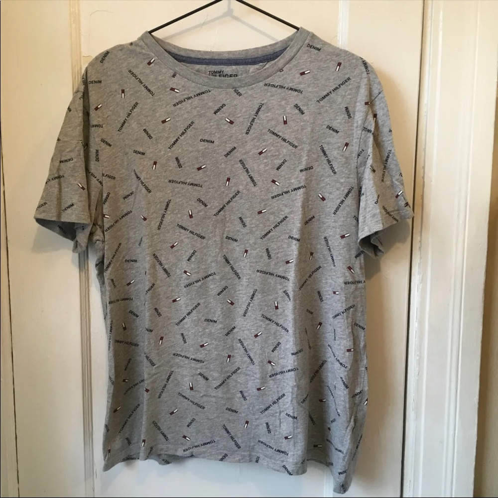 *FREE WITH ANY PURCHASE Young men’s Tommy Hilfiger Shirt Size Medium